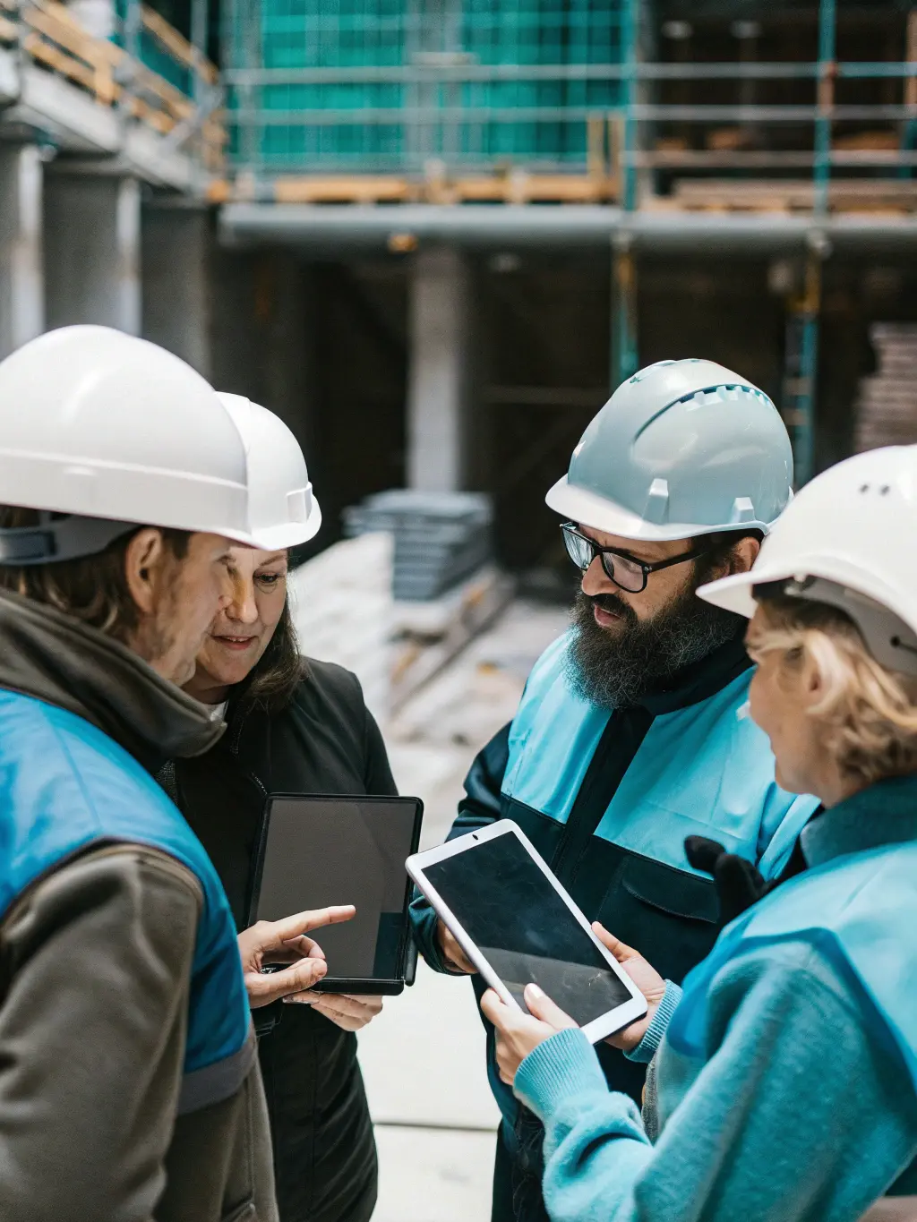Byggarbetare implementerar nytt tidrapporteringssystem med utbildning och support